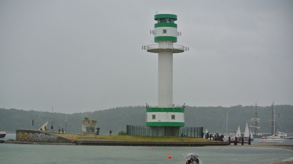 Ansicht des grün-weißen Falckensteiner Leuchtturms
